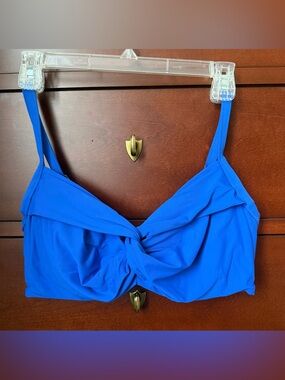 Athleta Cobalt Blue Twist-Front Swim Top 36DD